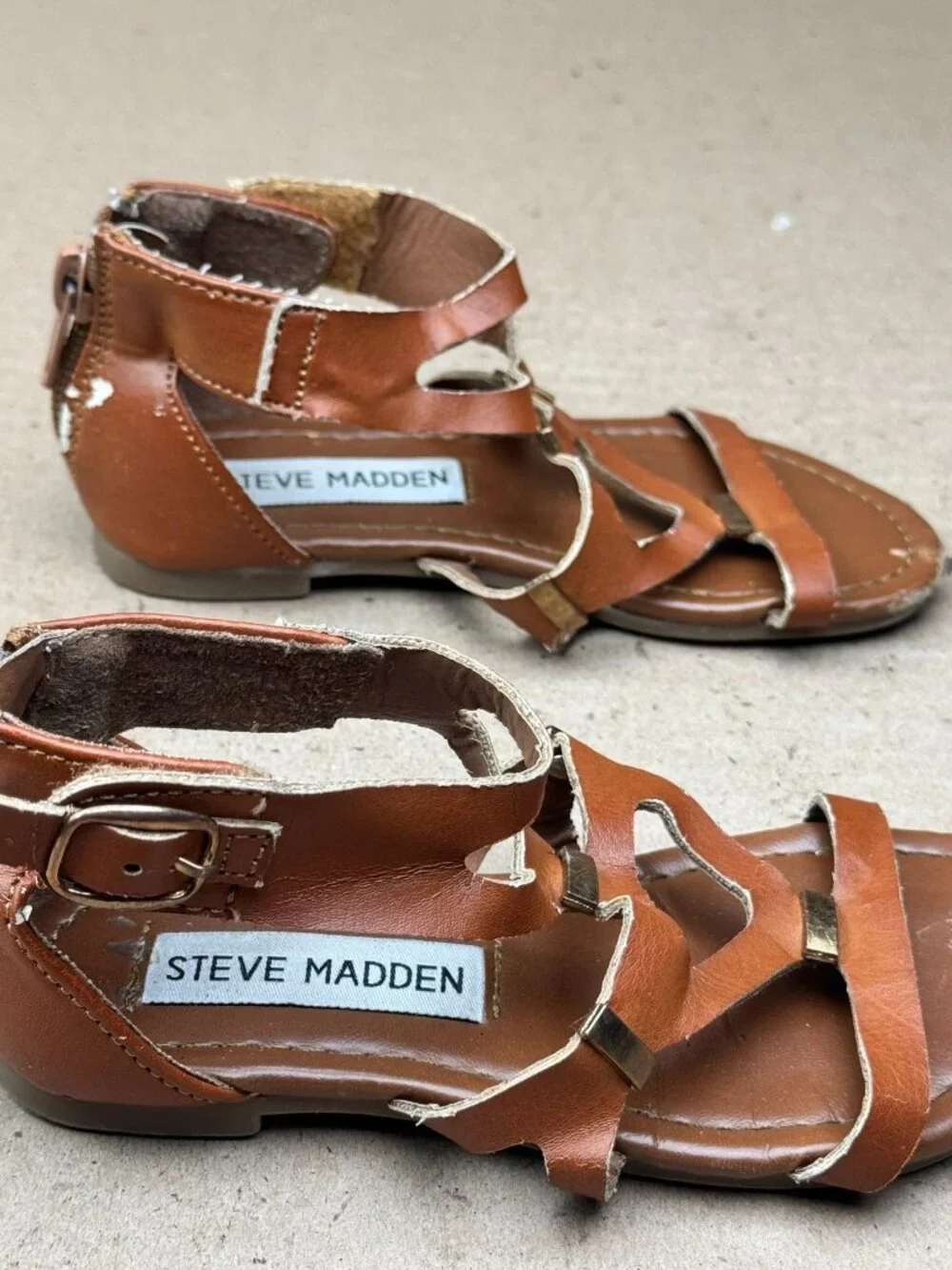 Steve Madden Girls Brown Gladiator Sandals Size 8 damage